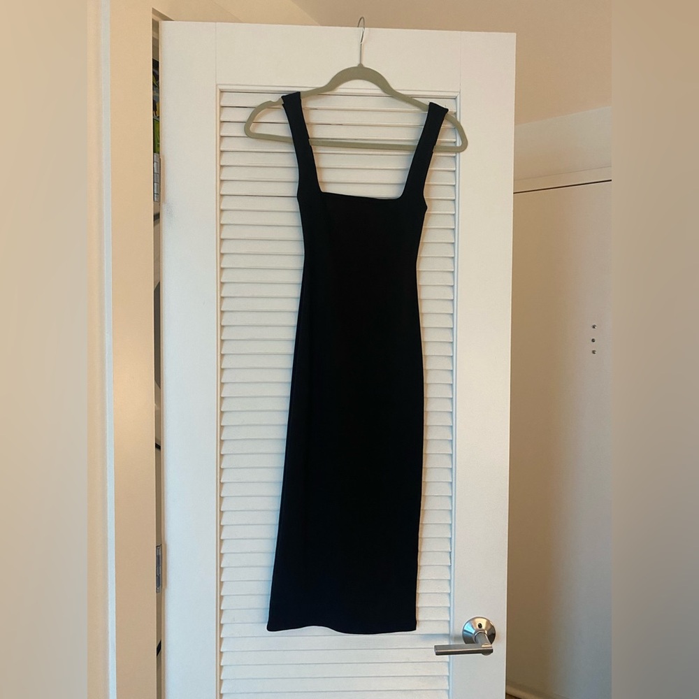 Elegant Black Sleeveless Dress